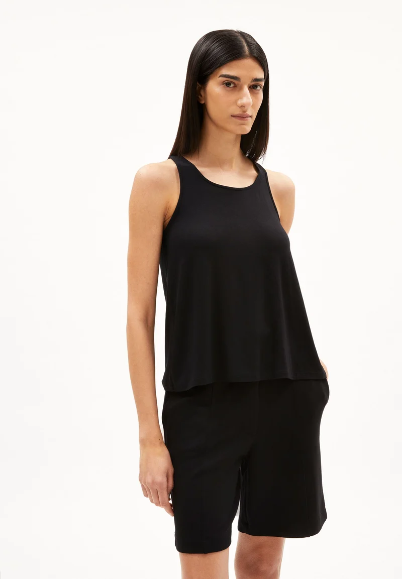 ARELINAA | black