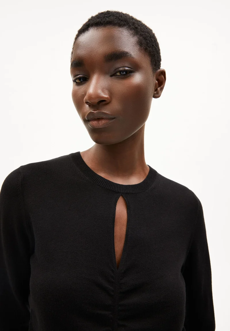LALEAA FESTIVE | black