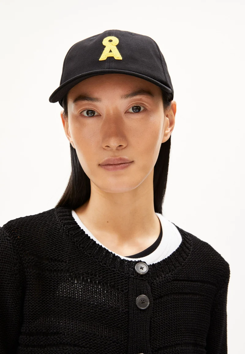 ICONIC Å YENAAS KAPPE | black