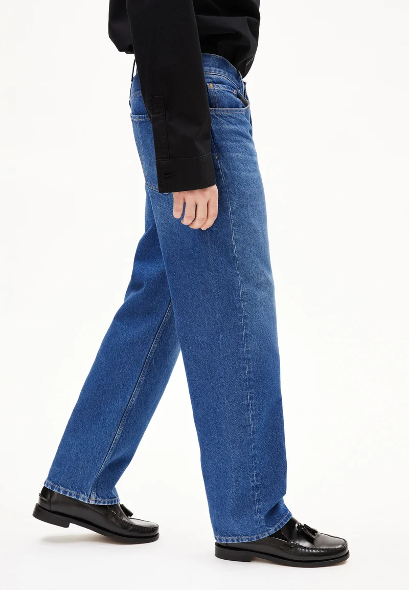 AARY STRAIGHT JEANS | bendoc