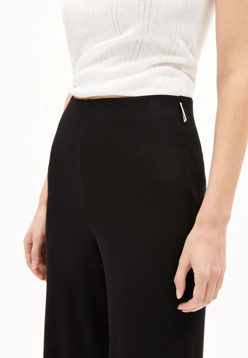 NIANAA RIPP-HOSE | black