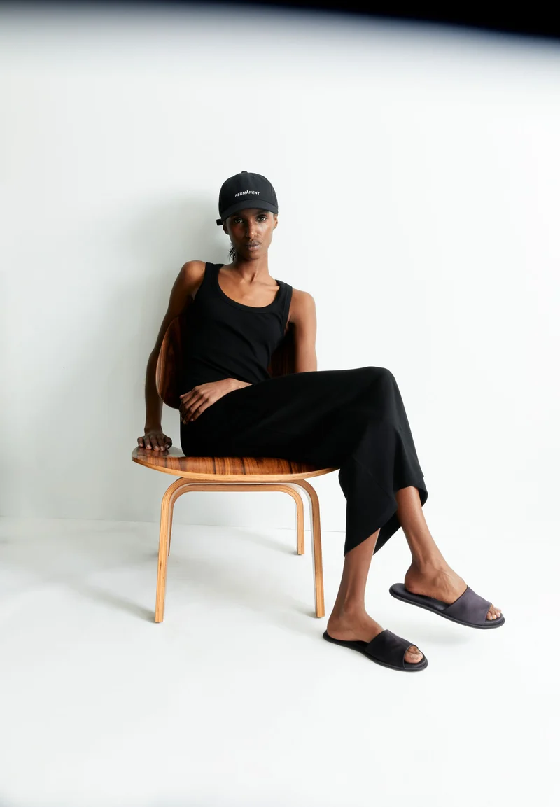 GOLDAA | black