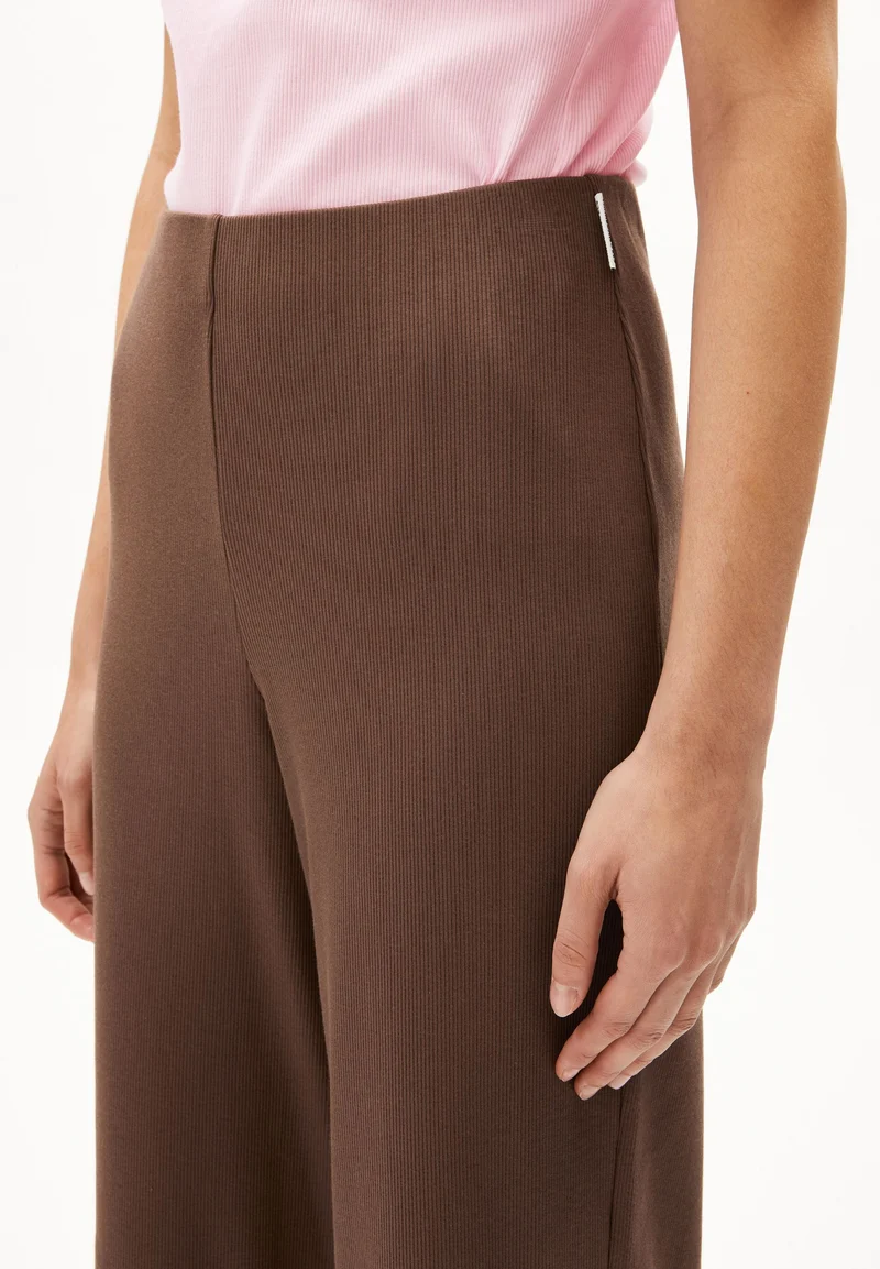 NIANAA RIPP-HOSE | toasty tan