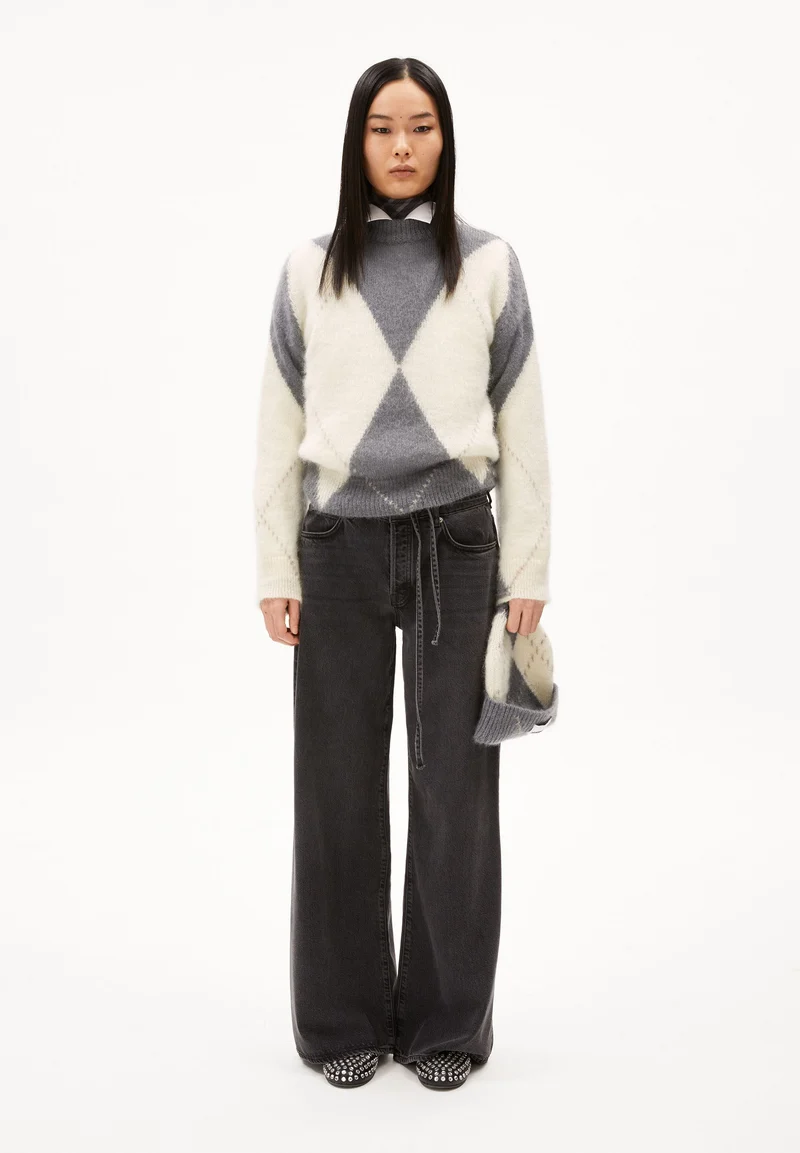 GWYNEIRAA ARGYLE | iron cast-oatmilk