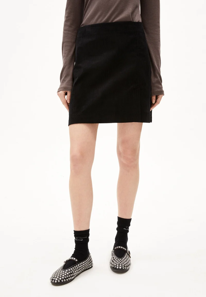 ZAILAA CORDUROY | black