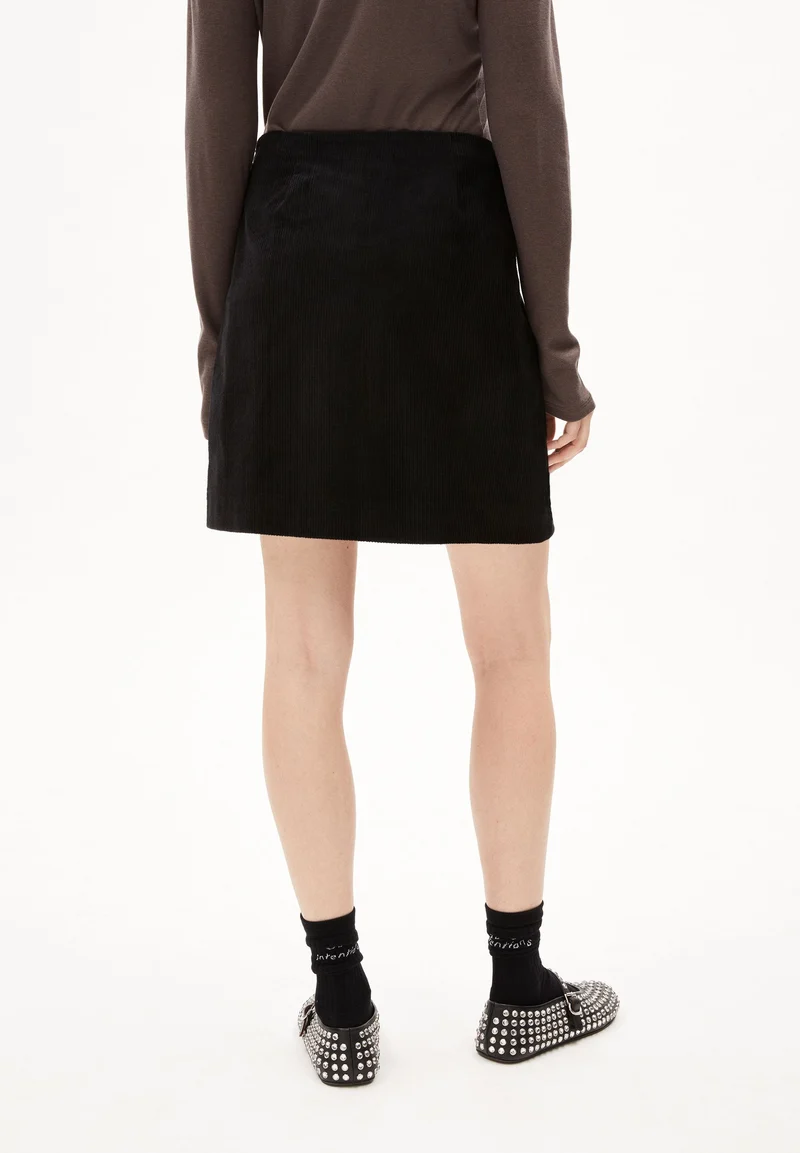 ZAILAA CORDUROY | black