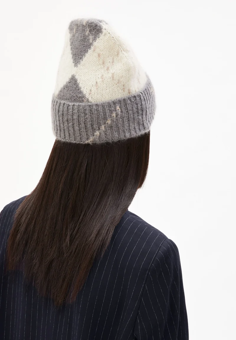 SNOWAA ARGYLE | iron cast-oatmilk