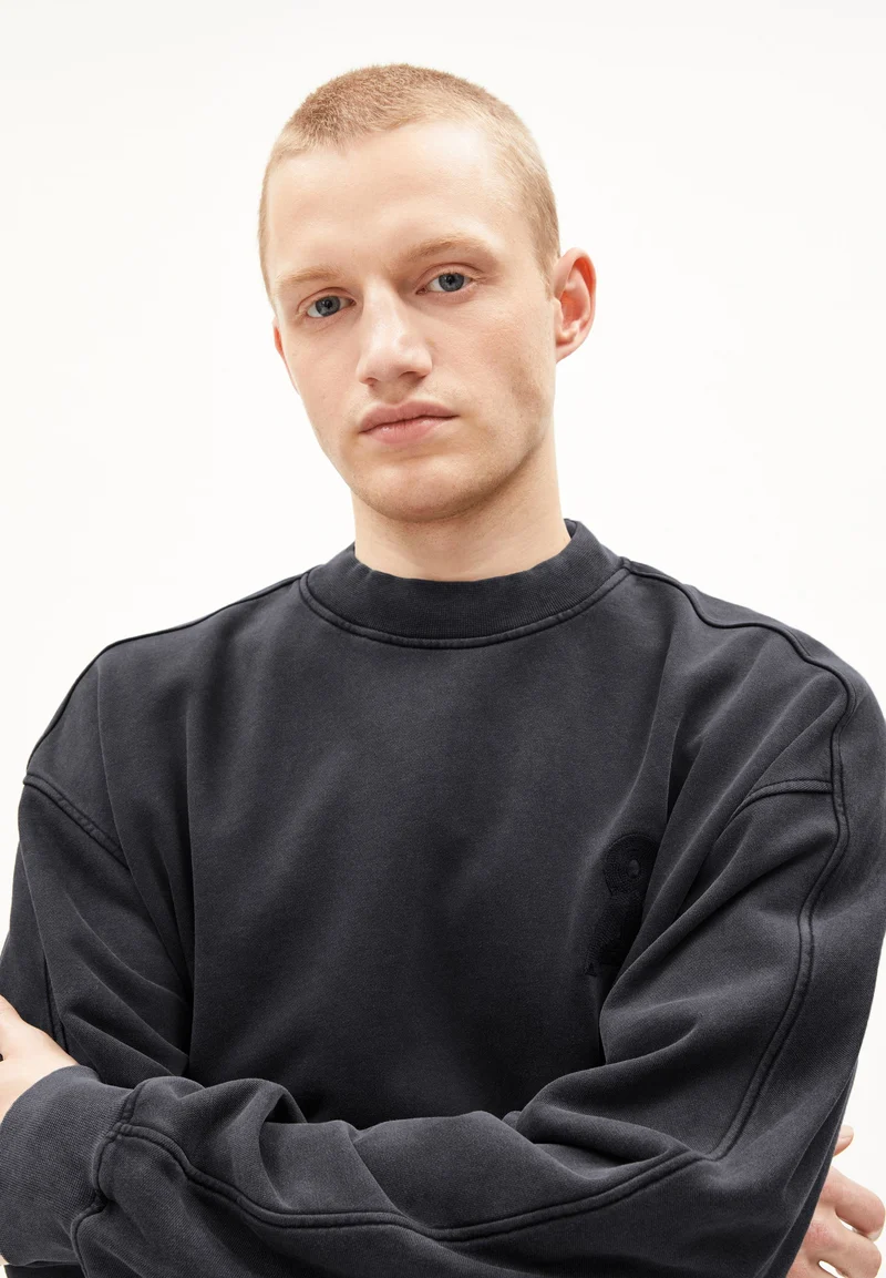 EMAAL CREWNECK GMT DYE | black washed