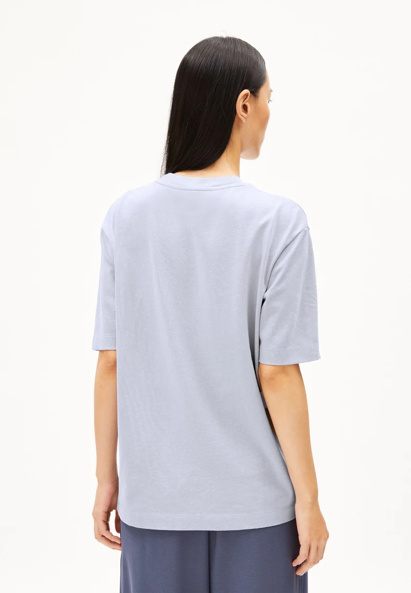 ICONIC Å TARJAA T-SHIRT | misty morning