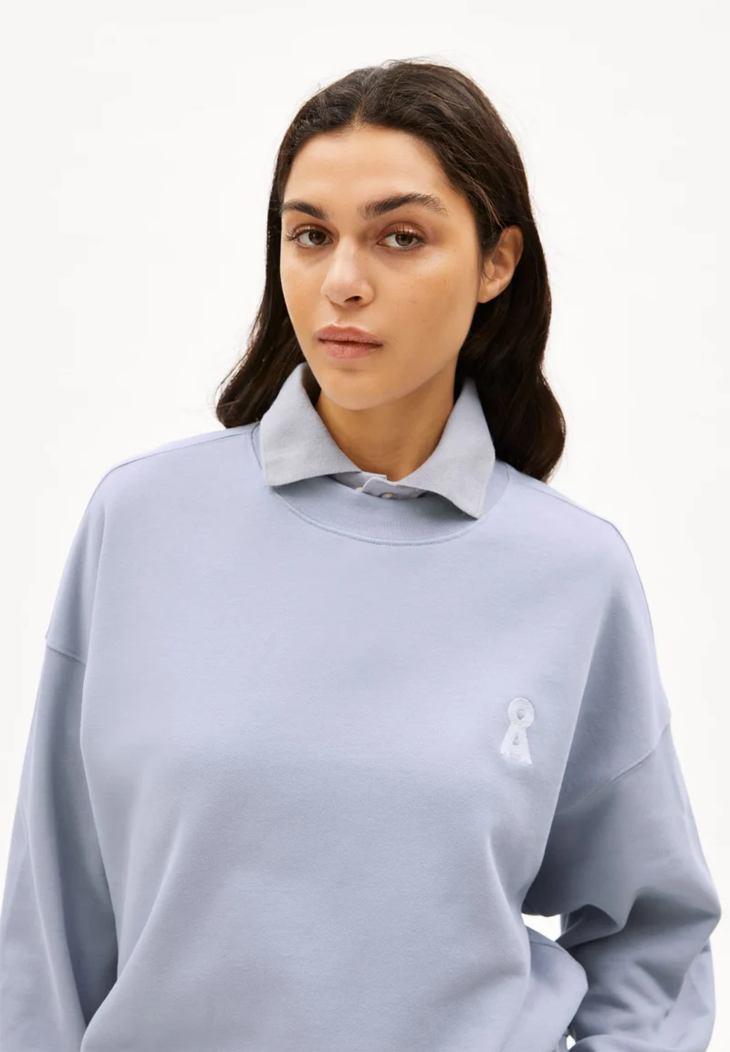 ICONIC Å ALIZAA SWEATSHIRT | misty morning