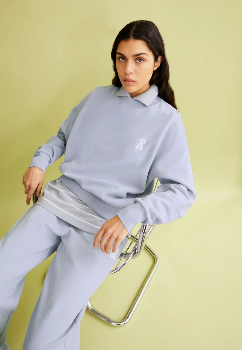 ICONIC Å ALIZAA SWEATSHIRT | misty morning