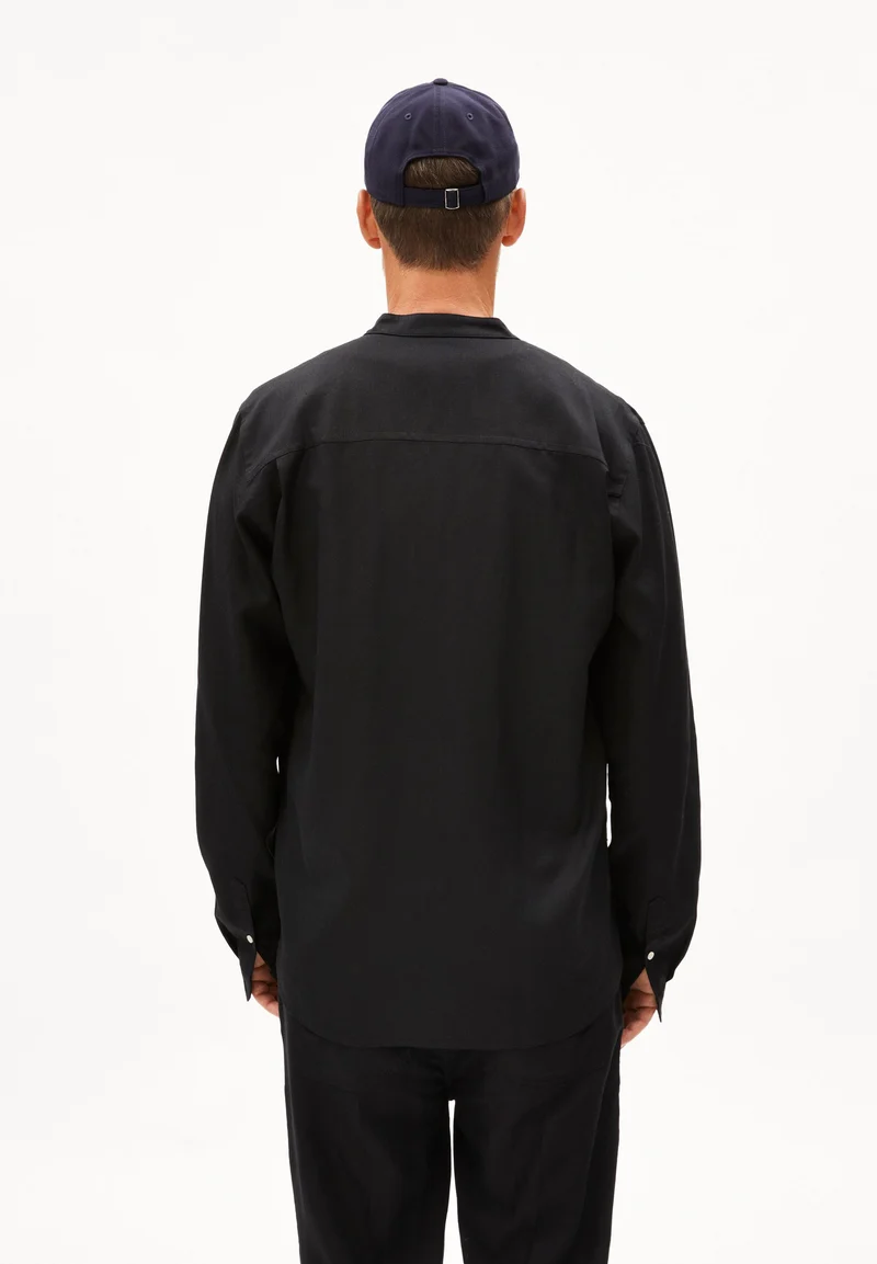 VAALERONIMUS LEINEN-HEMD | black