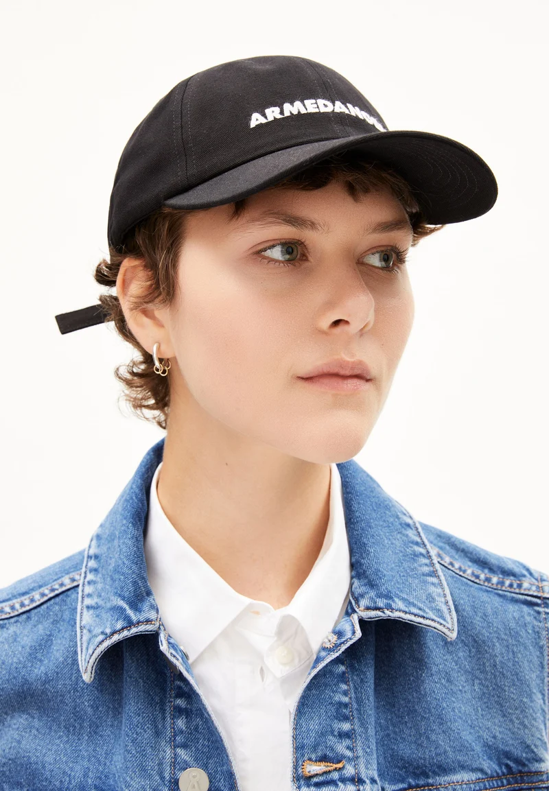 YENAAS WORD ICONIC Å | black