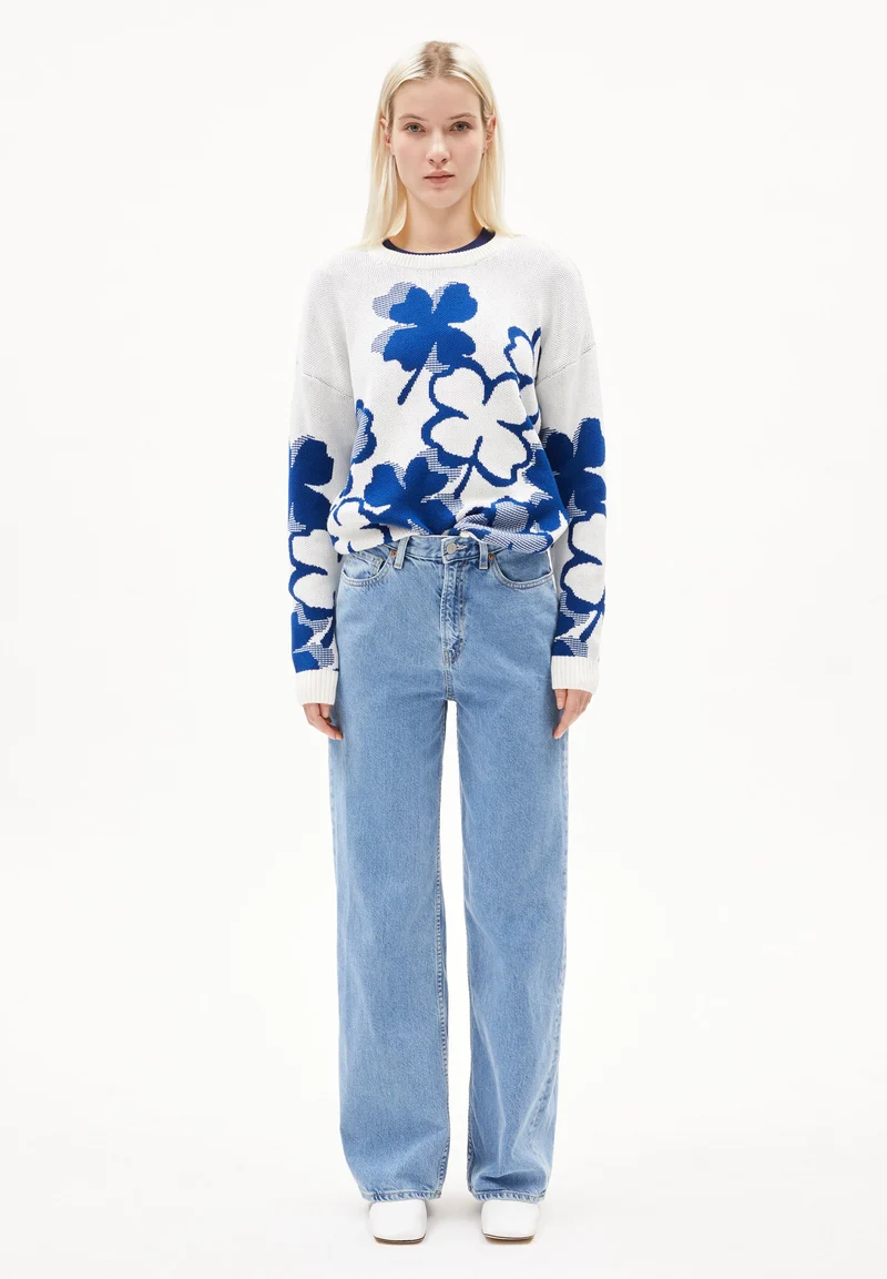 OLESSYAA CLOVER | lapis blue-light oatmilk