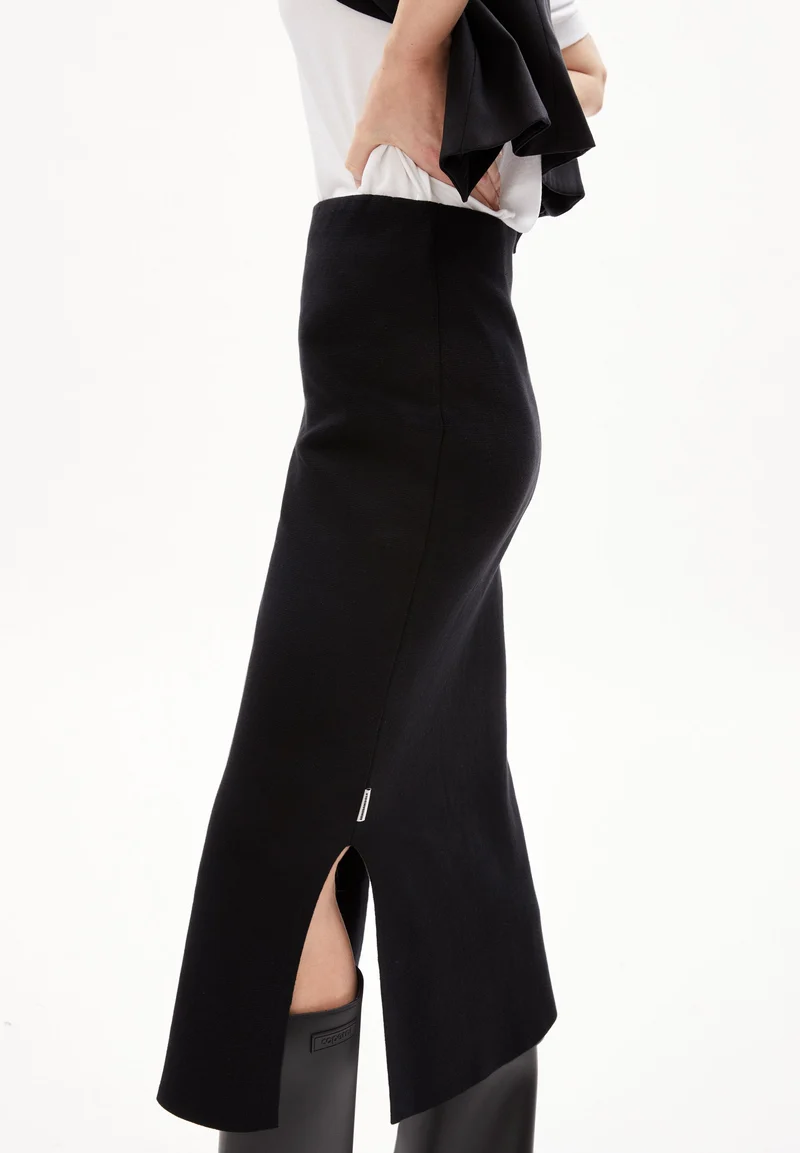 MAALIN | black