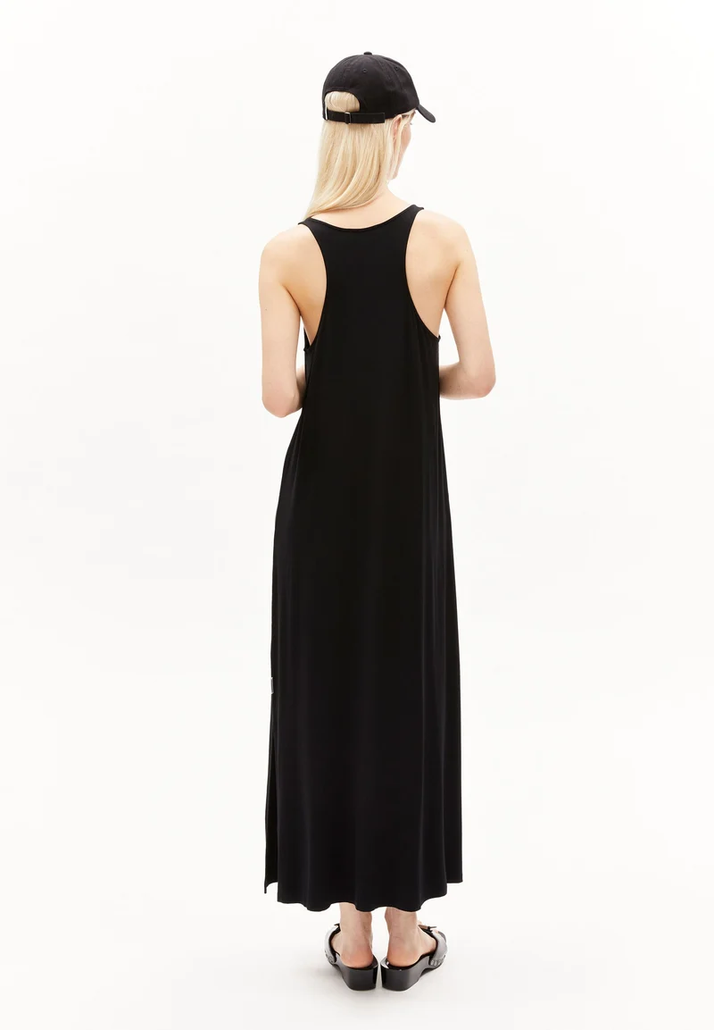 NISAA LITAA | black