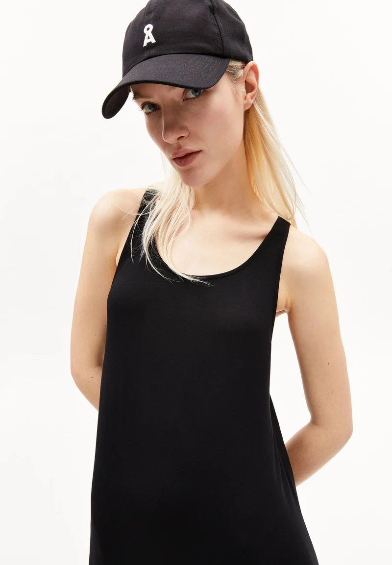 NISAA LITAA | black