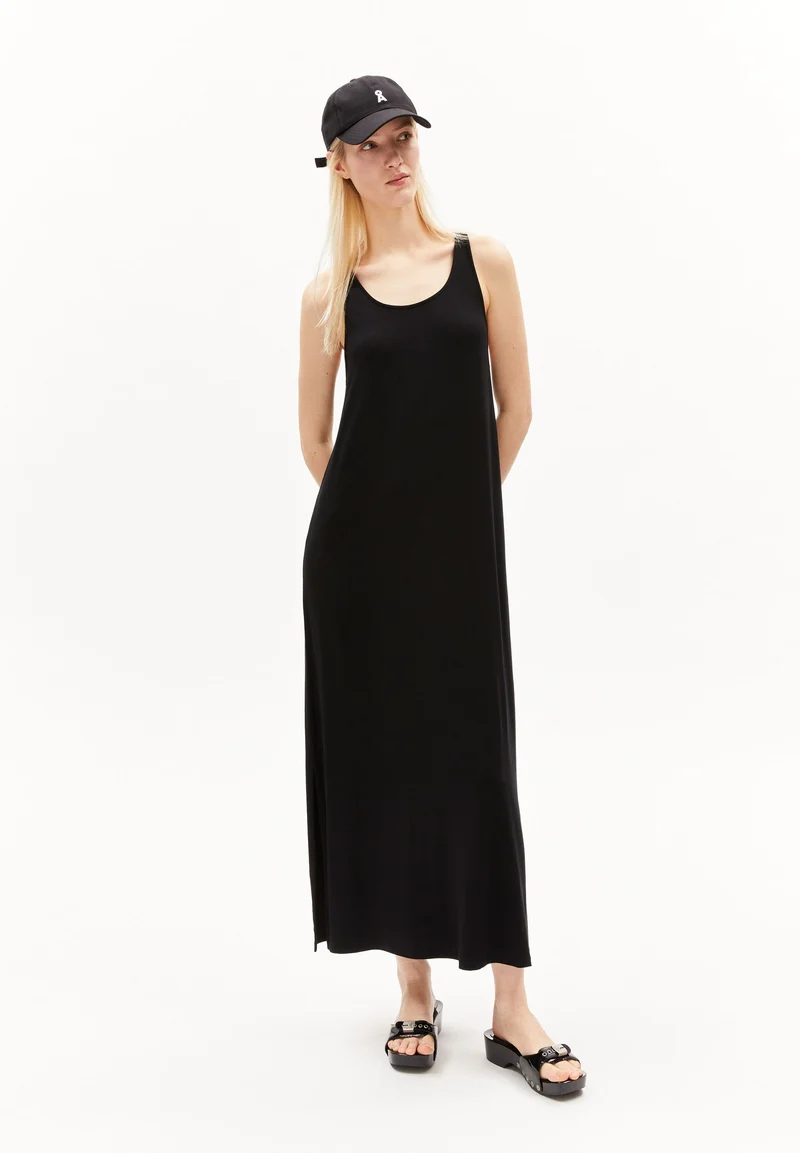 NISAA LITAA | black