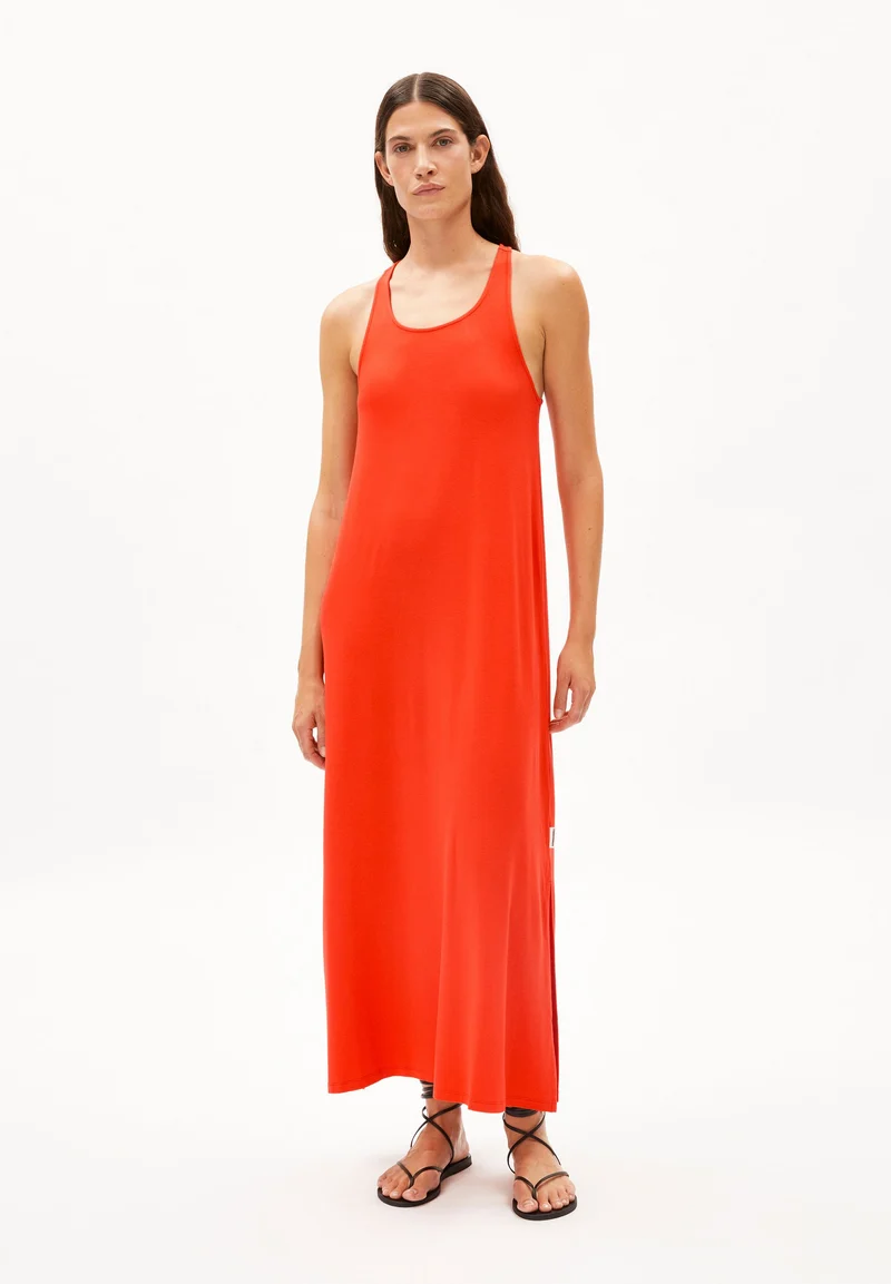 NISAA LITAA | poppy red