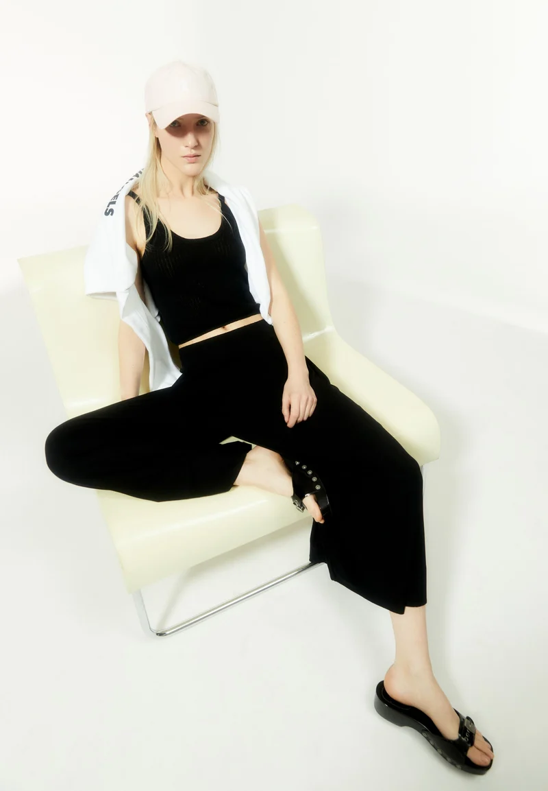 KAARO LINI | black