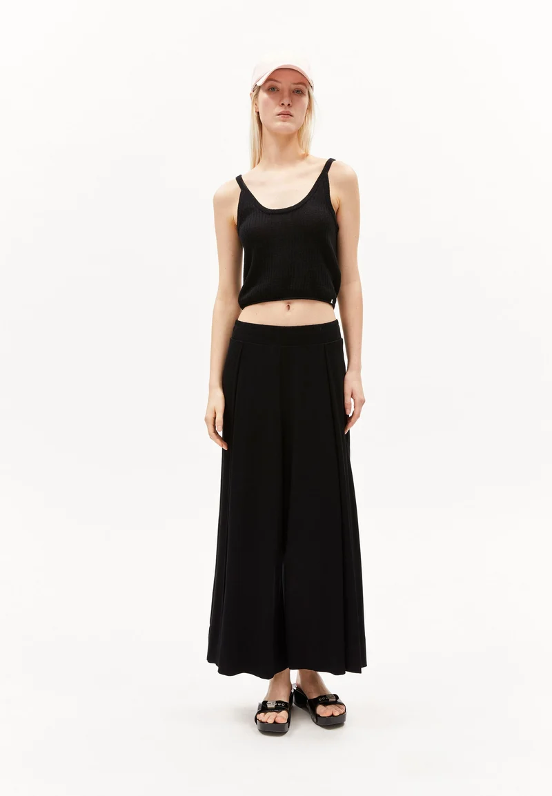 KAARO LINI | black