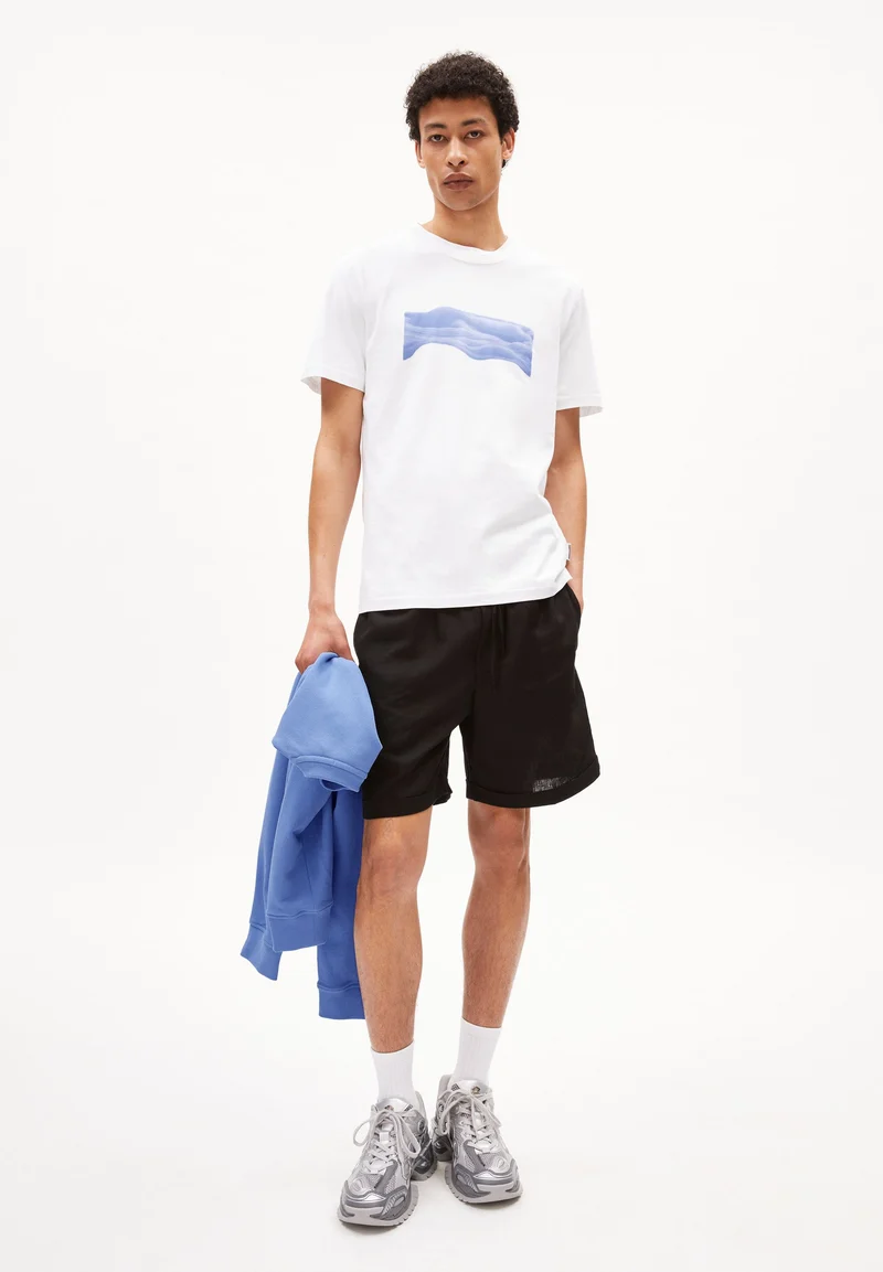 JAAMES WAVY CLOUDS | white