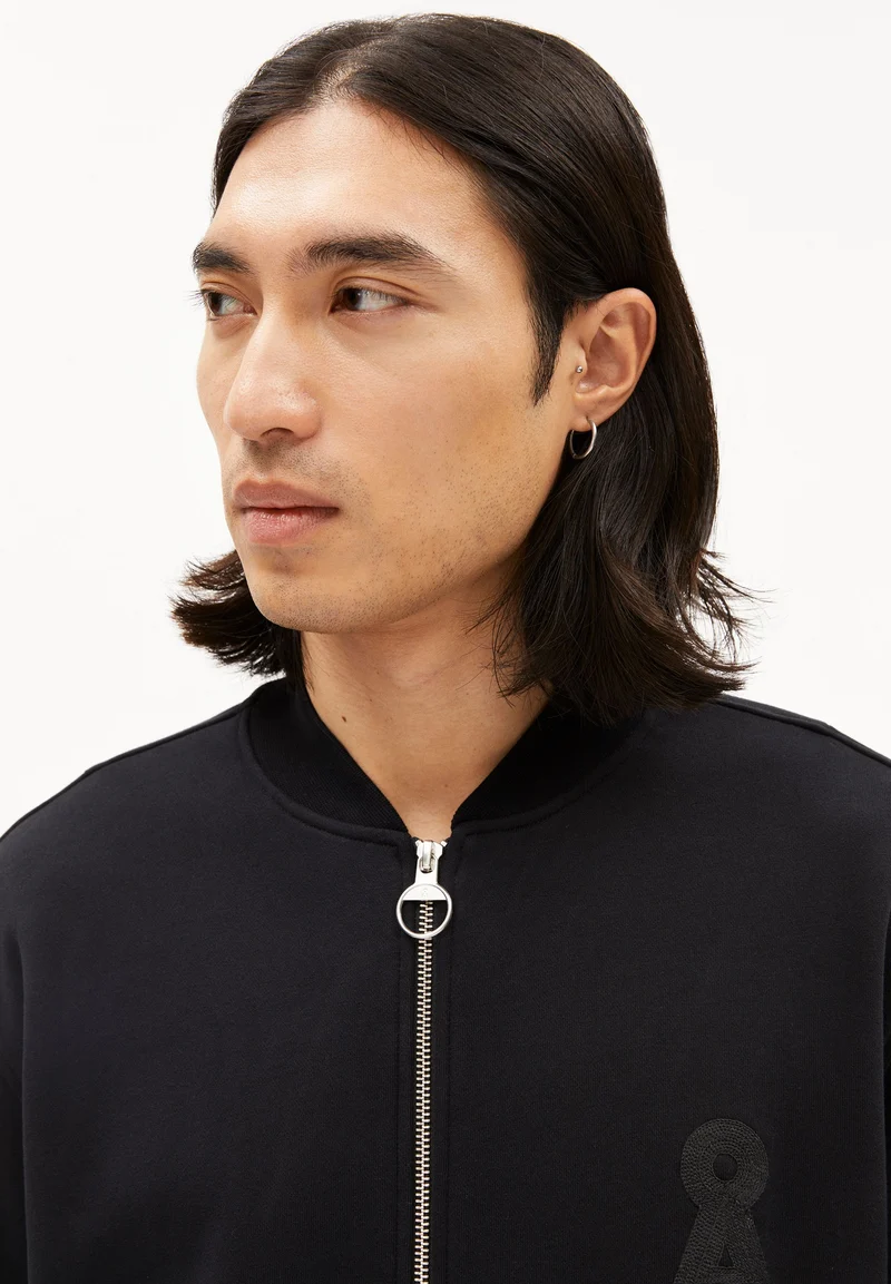 BOSAAS | black