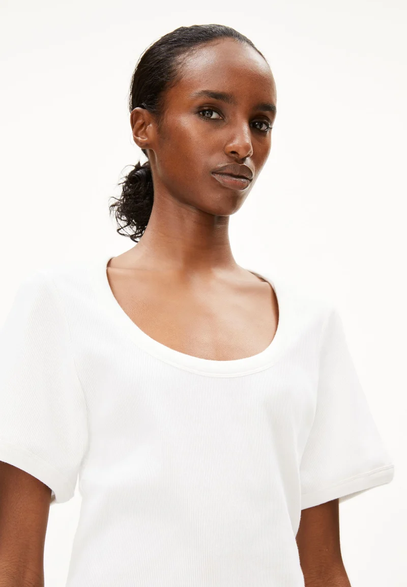 VIOLAHAA | white
