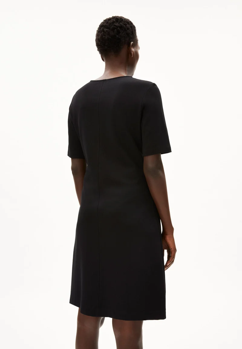LESJAA | black