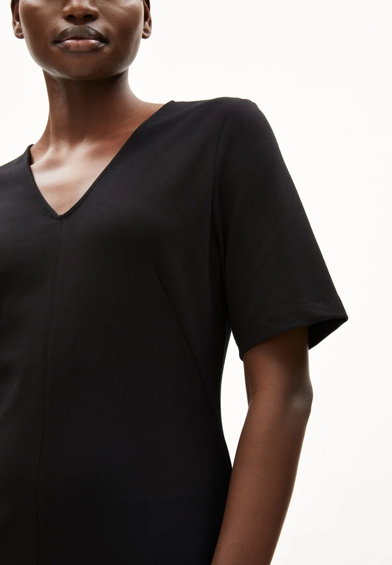LESJAA | black