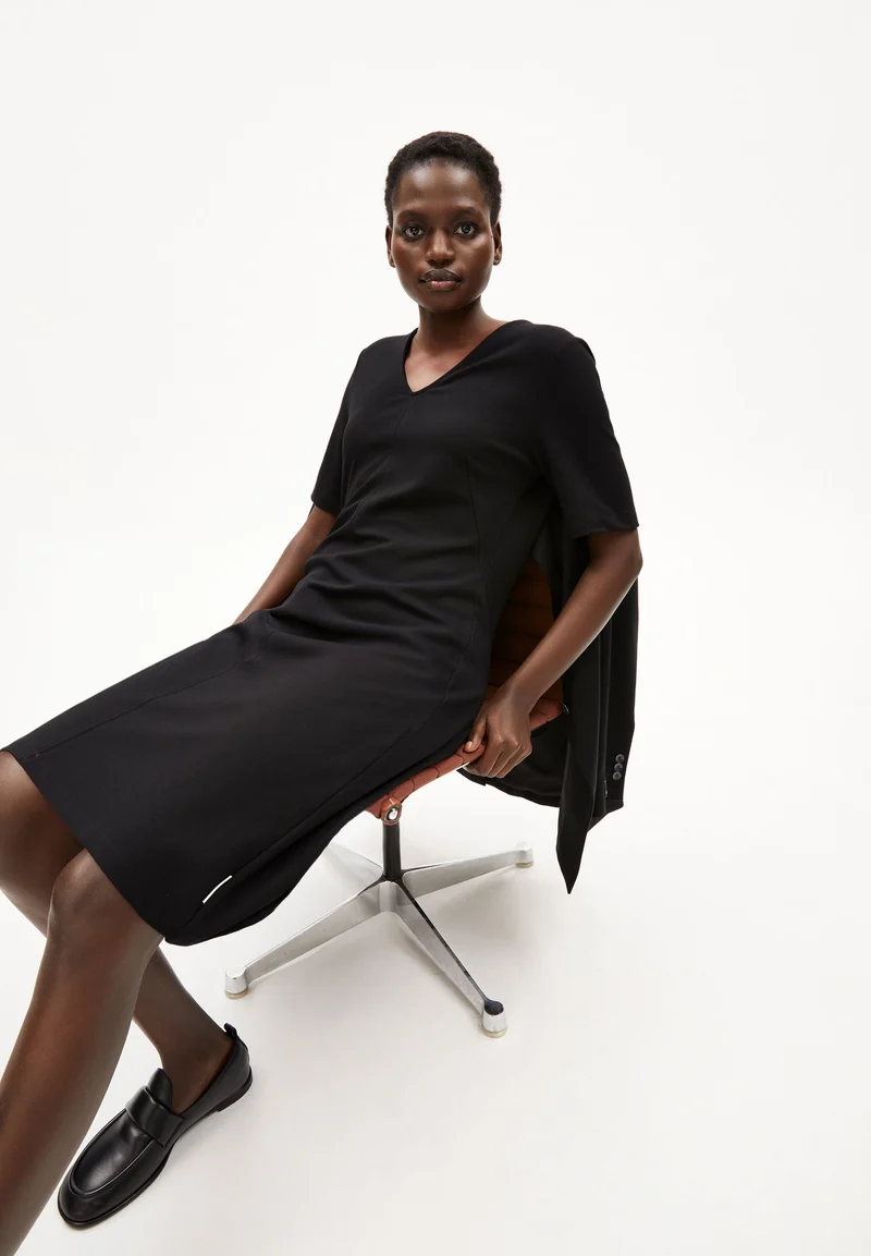 LESJAA | black