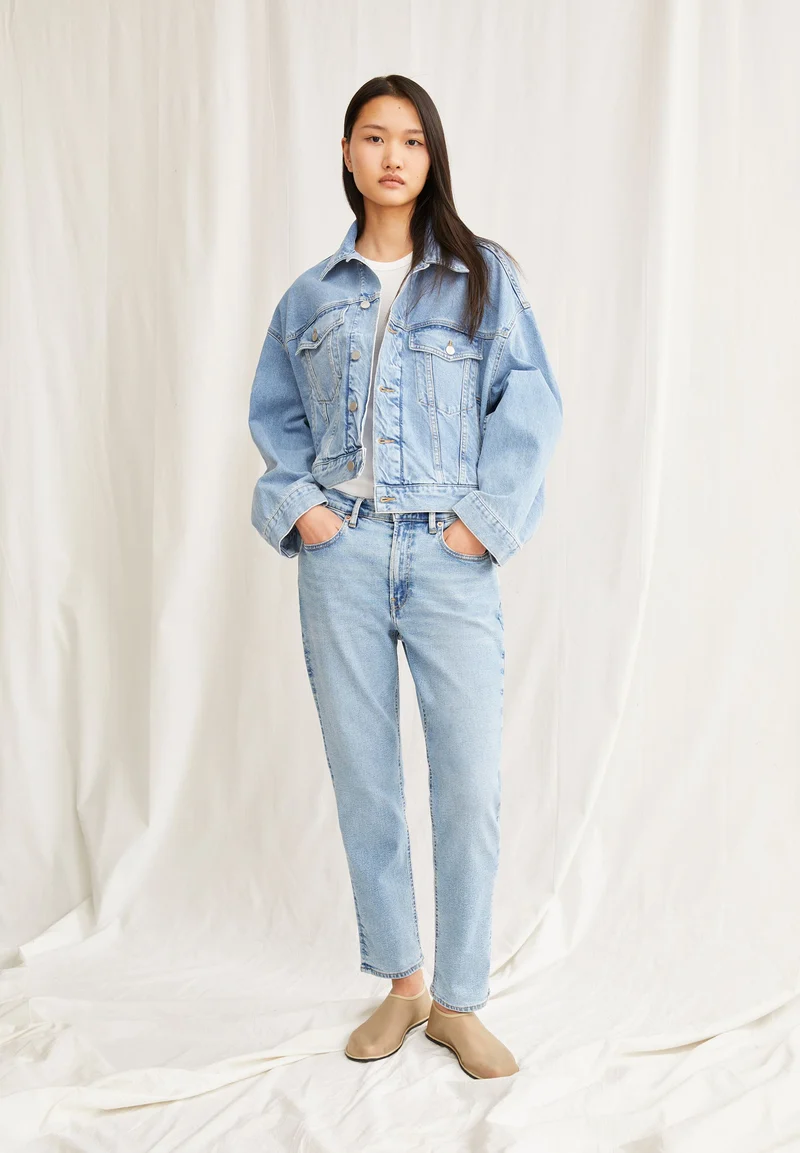 CAYAA TARPA LOW BOYFRIEND JEANS | clear