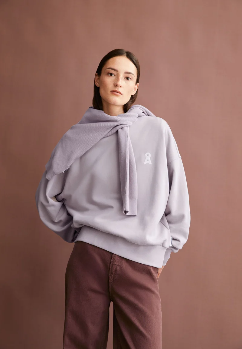 ICONIC Å ALIZAA SWEATSHIRT | ice grape