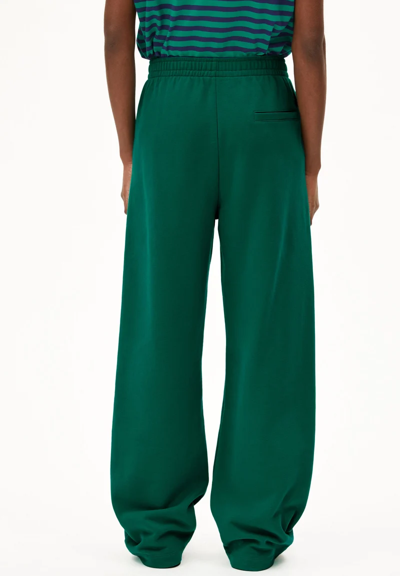 ICONIC Å IVAARA SWEATHOSE | emerald green