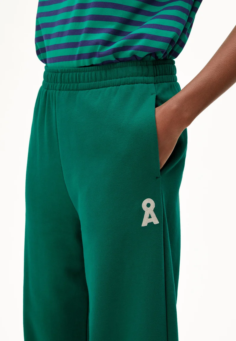 ICONIC Å IVAARA SWEATHOSE | emerald green
