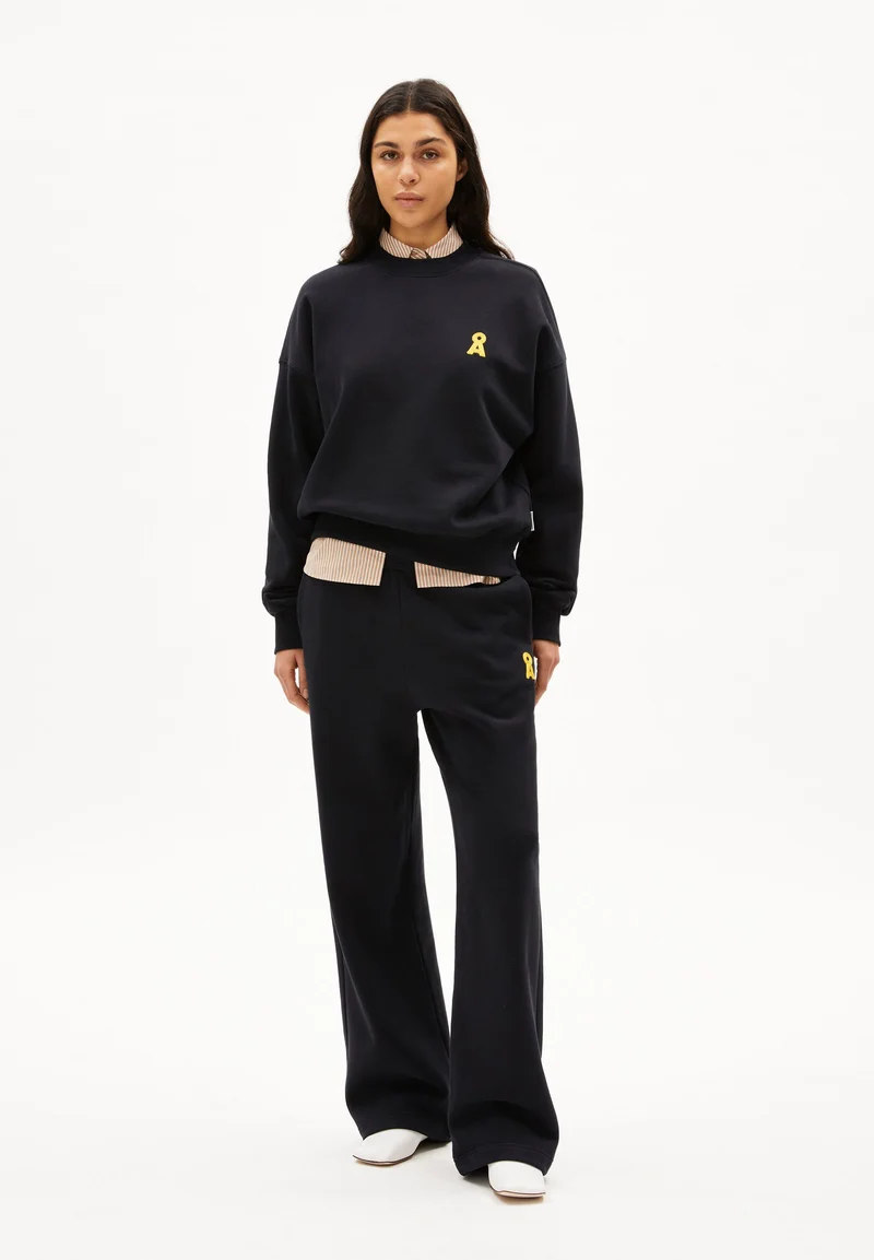 ICONIC Å IVAARA SWEATHOSE | black