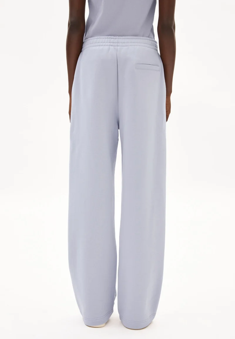 ICONIC Å IVAARA SWEATHOSE | misty morning