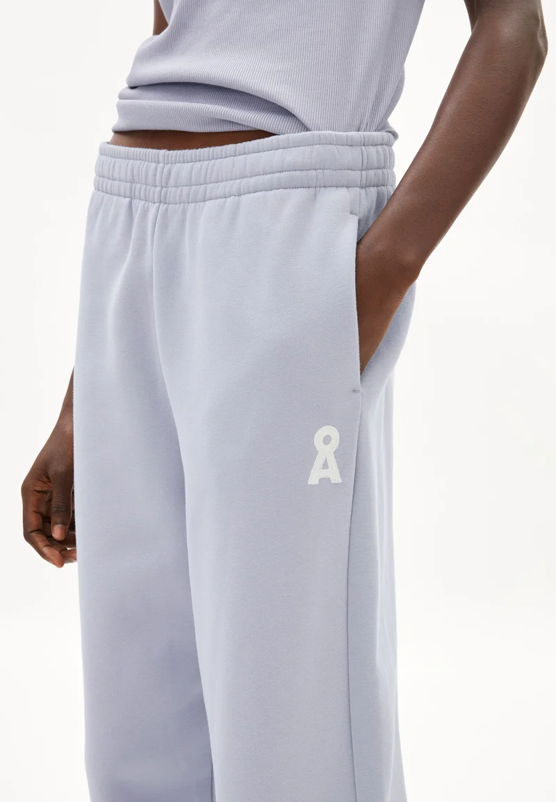 ICONIC Å IVAARA SWEATHOSE | misty morning