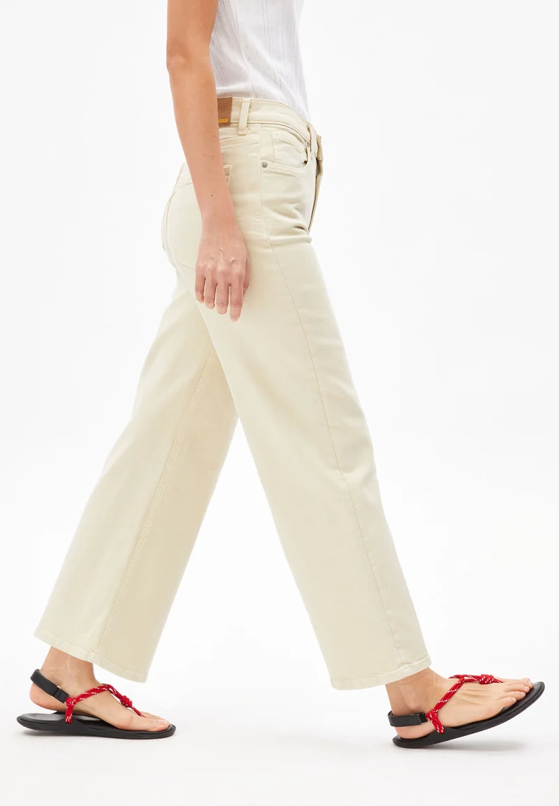 MURLIAA CROPPED | summer hay