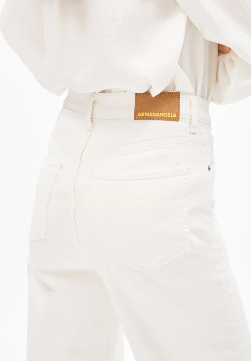 MURLIAA CROPPED | white