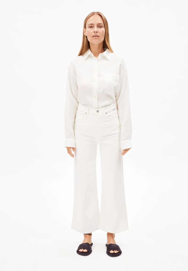 MURLIAA CROPPED | white