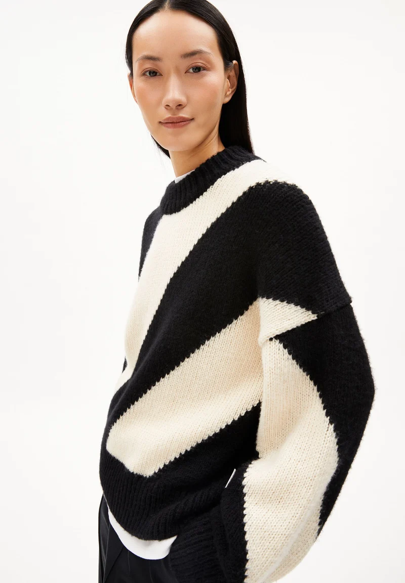 SADNAA STRIPES | oatmilk-black