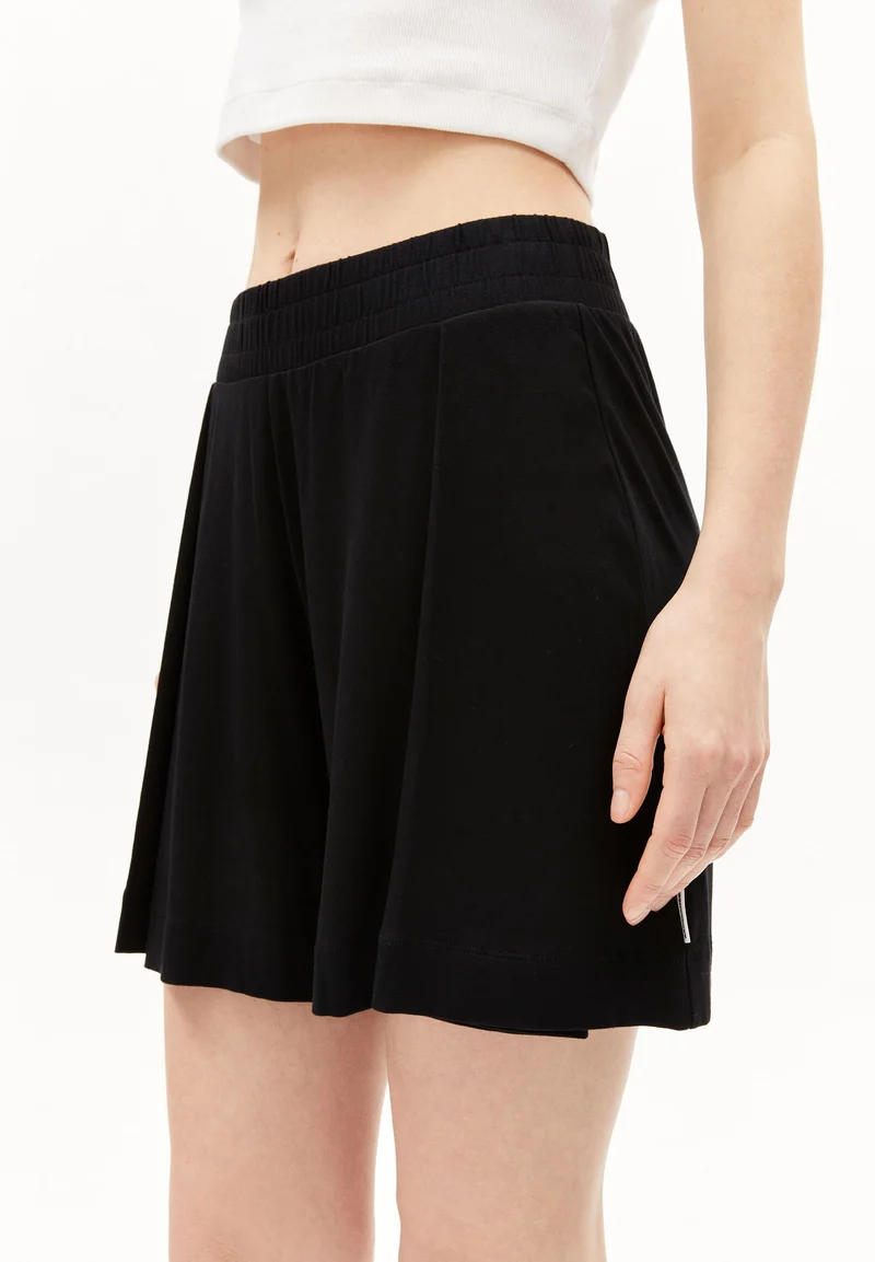 AAREZU | black