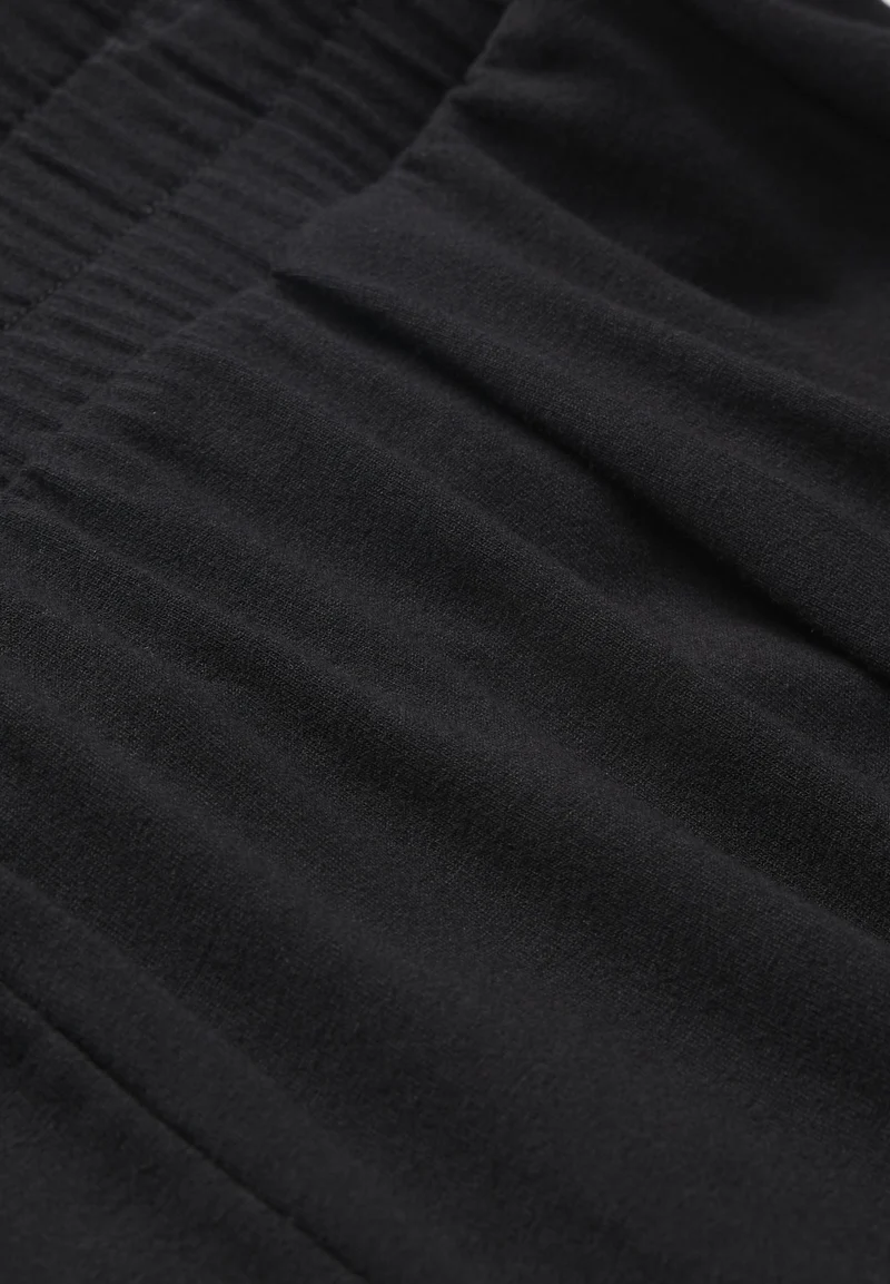 AAREZU | black
