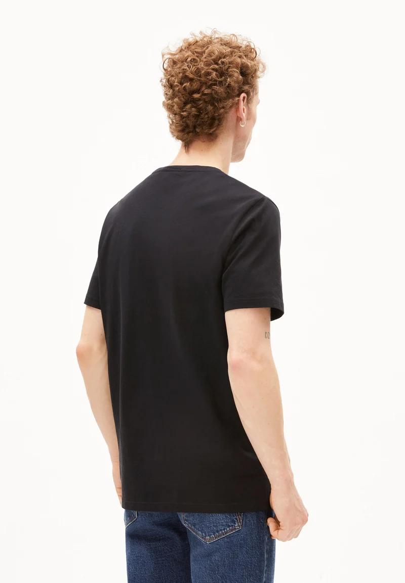 JAAMES INTENTIONS | black