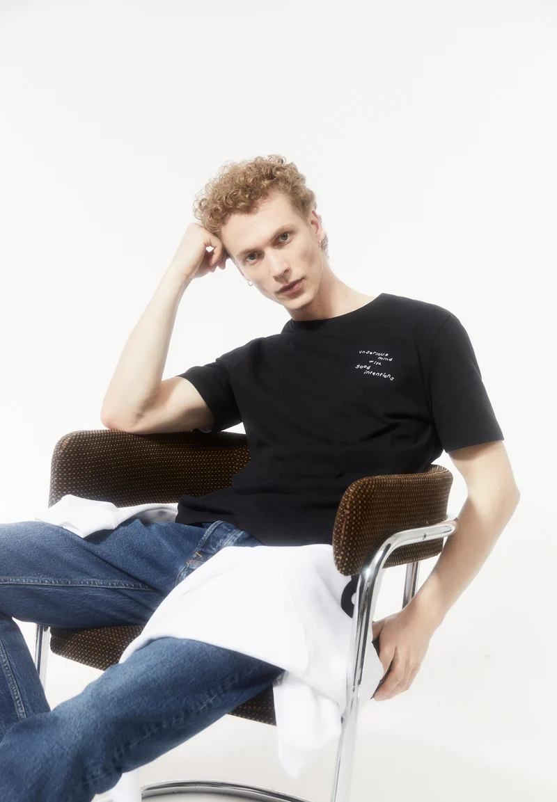 JAAMES INTENTIONS | black