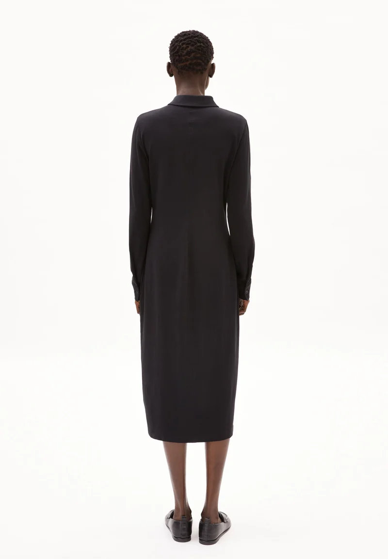 ANINIAA | black