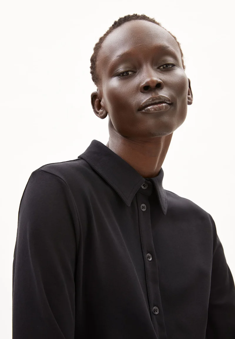 ANINIAA | black