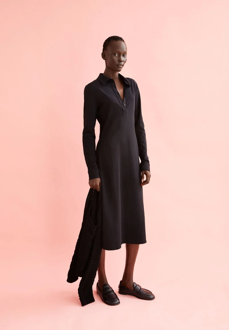 ANINIAA | black