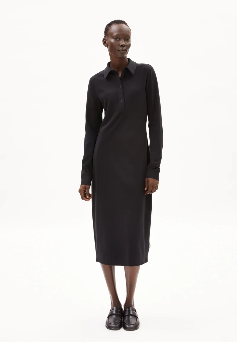 ANINIAA | black